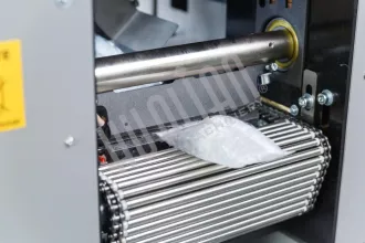 Автоматическая горизонтальная упаковочная машина HUALIAN DXDZ-350XD под ВПП (3 servo, рег. форм., трансп. попереч. запайки) - 10
