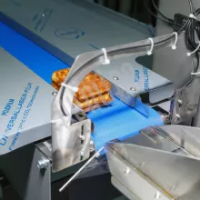 Горизонтальная упаковочная машина HUALIAN DXDZ-250XD (3 servo, лент. 140 мм, рег. форм., 1 позиц. нож) - 5