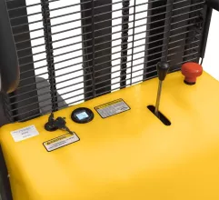 Штабелер с электроподъемом SMARTLIFT SPN 1539 (1500 кг, 3.9 м, 12В/120Ач) - 9