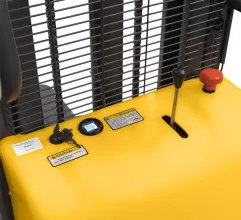 Штабелер с электроподъемом SMARTLIFT SPN 2016 (2000 кг, 1.6 м, 12В/120Ач) - 7