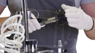 Устройство пневматическое для прокачки гидравлических систем автомобиля KraftWell KRW1883 - 15