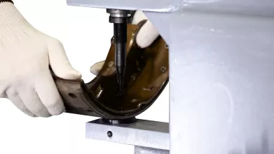 Станок для наклепки накладок на тормозные колодки (пневмо) KraftWell KRW300 - 7